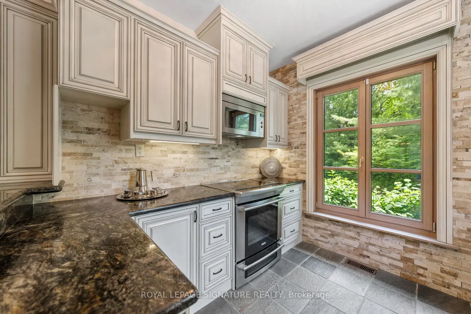 30 Kingswood Drive photo 4