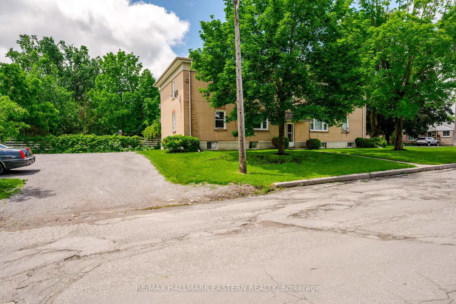 809 Nicholls Street photo 3