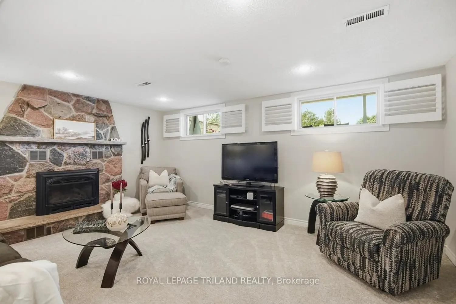 1239 Addison Drive photo 4