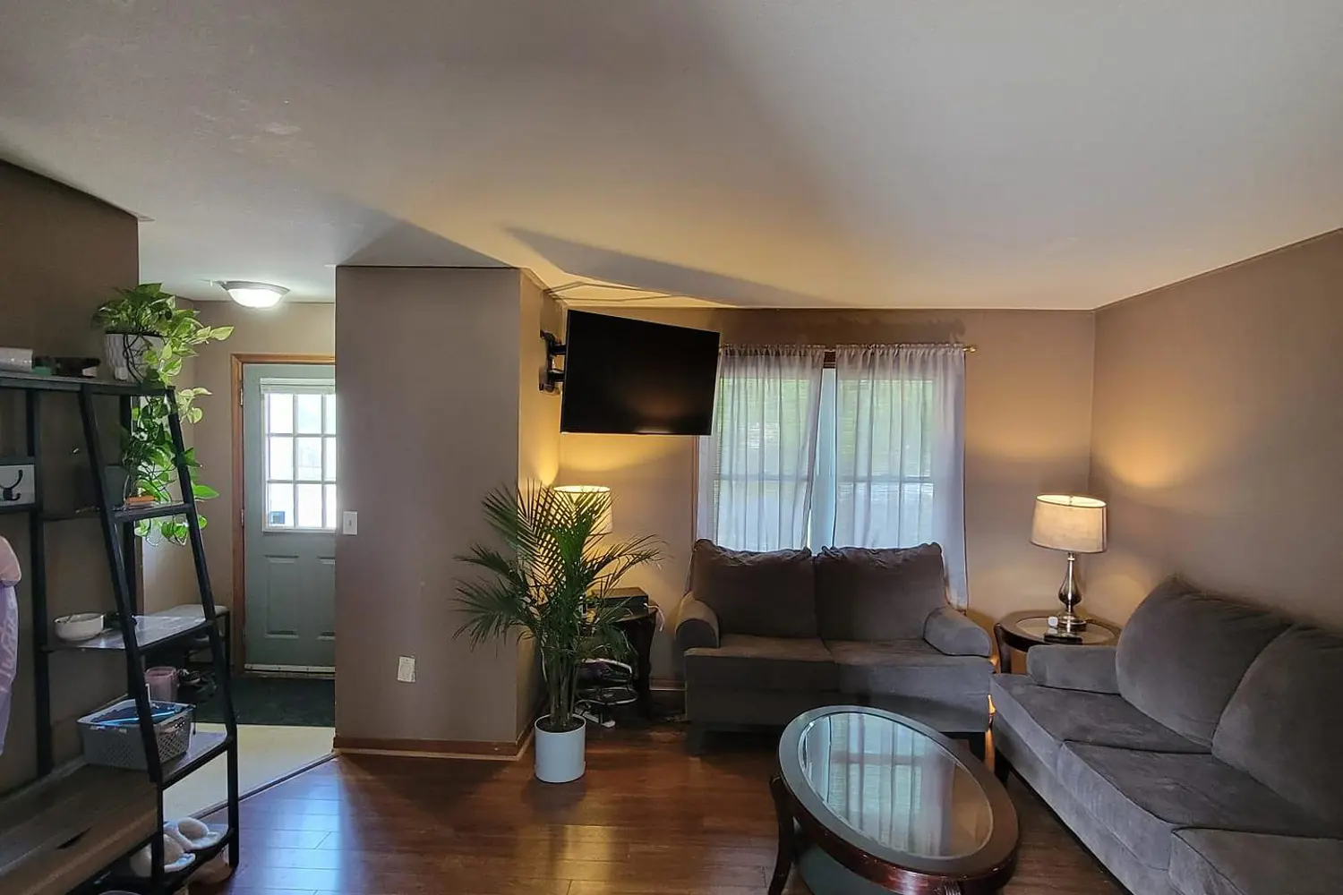 57 Poplar Crescent photo 3