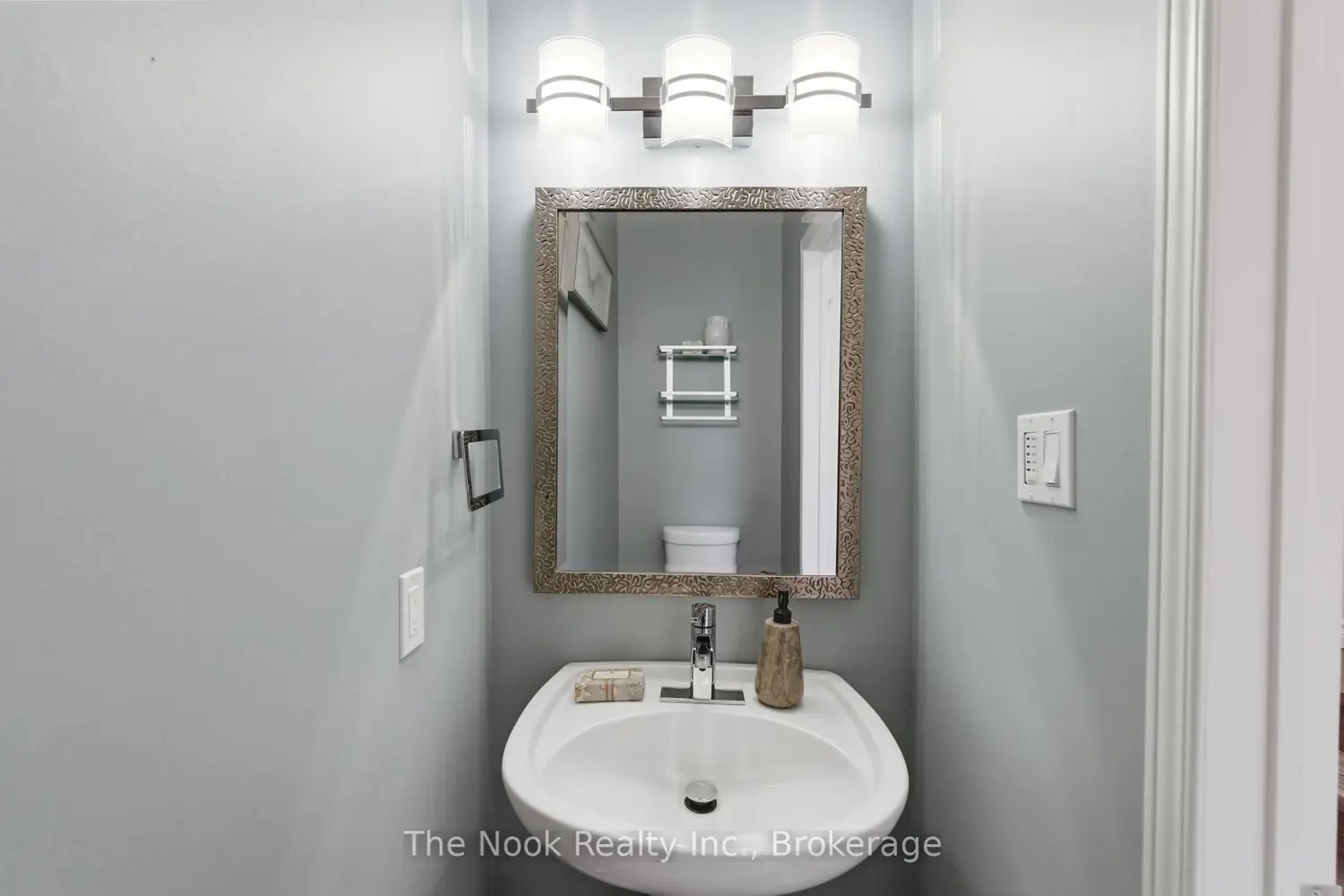 5 Teddington Crescent photo 5