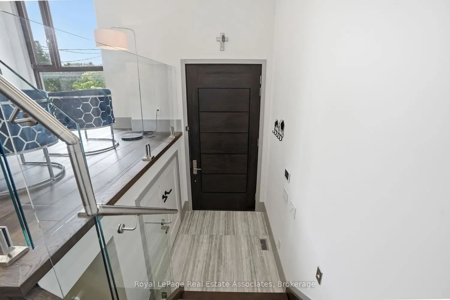 357B Melrose Street photo 2