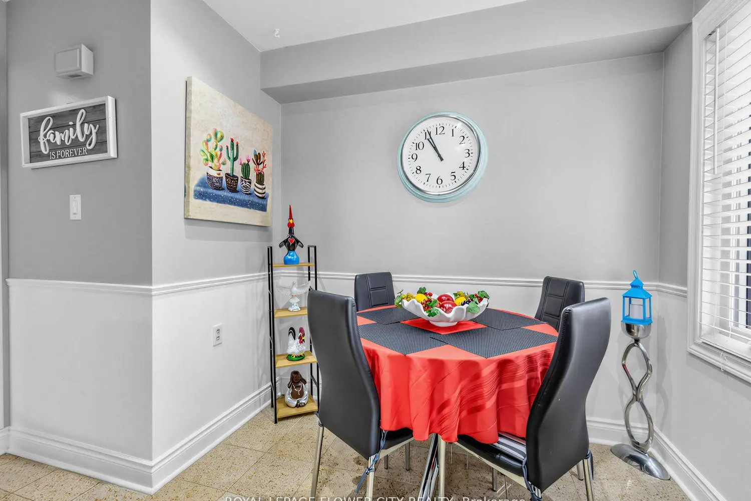 16 Blossom Avenue photo 5
