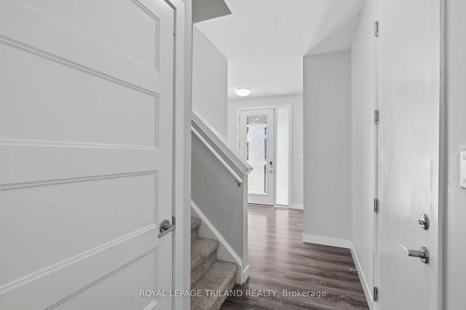 954 West Village Square photo 2