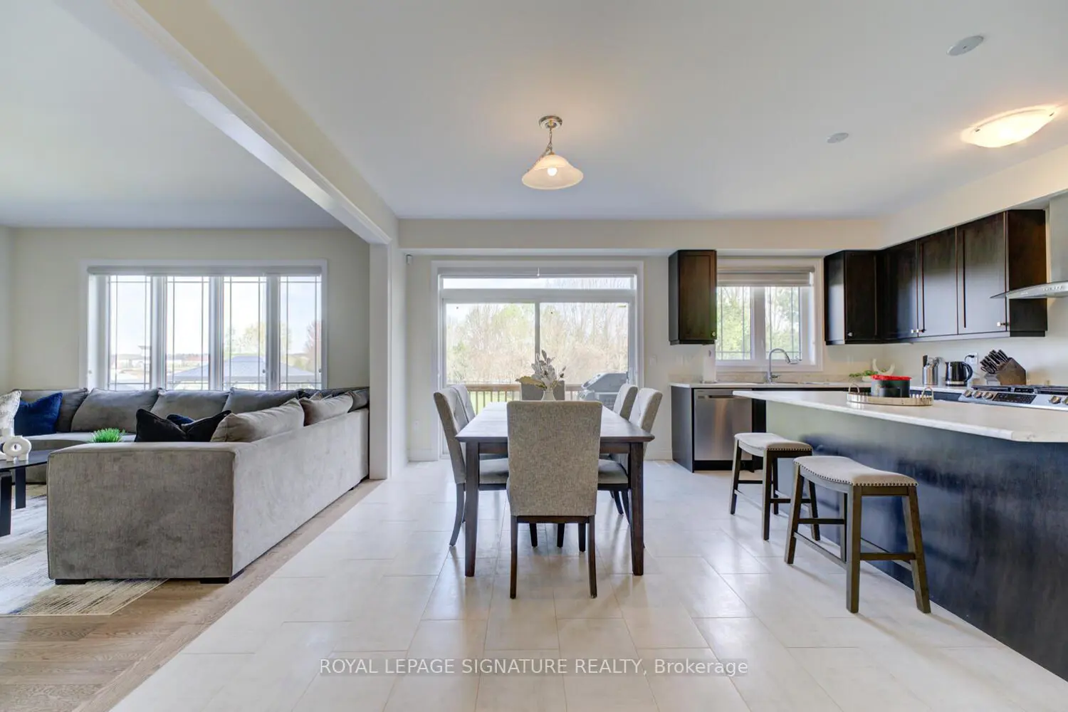 372 Blackburn Drive photo 2