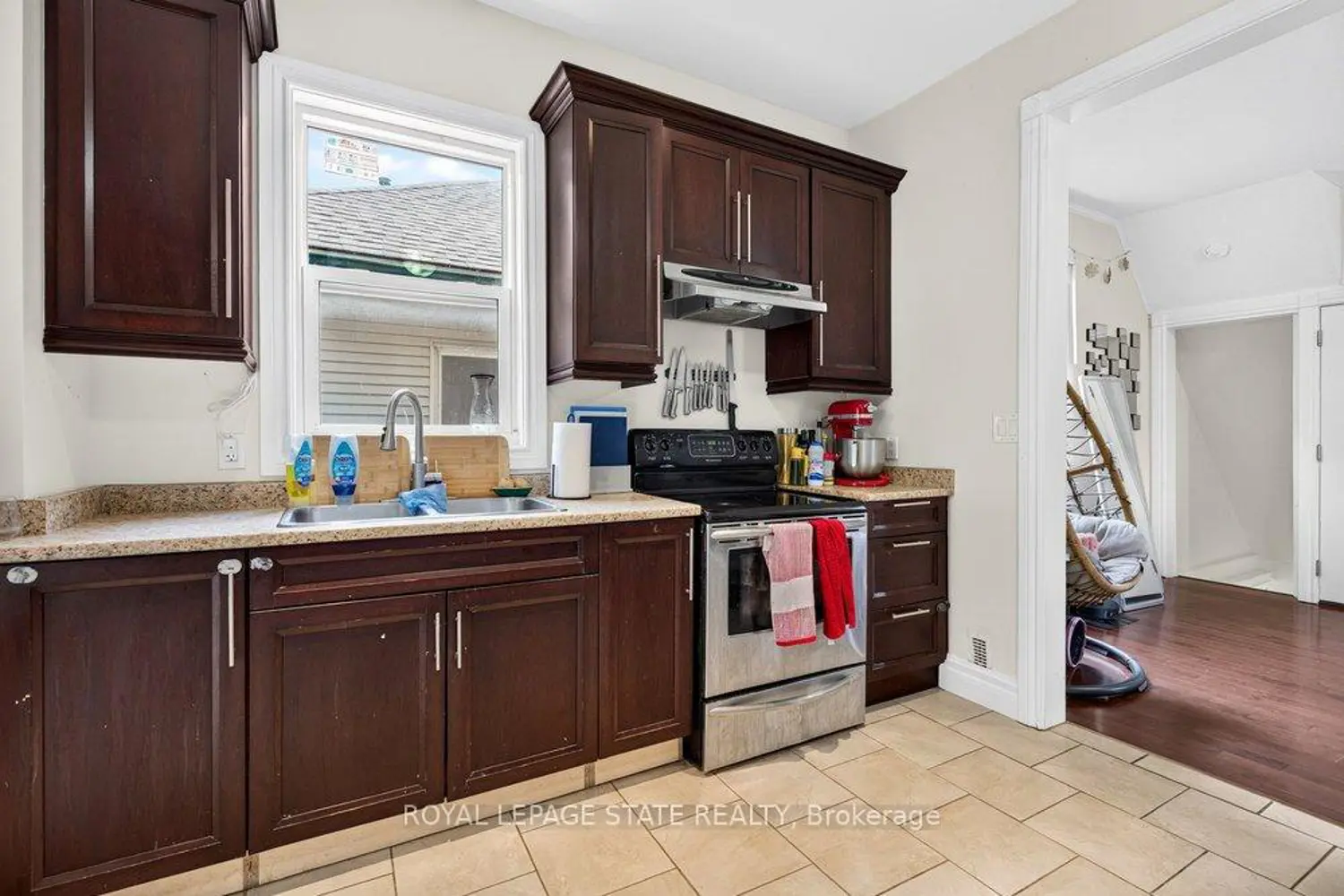 221 Grand River Avenue photo 5