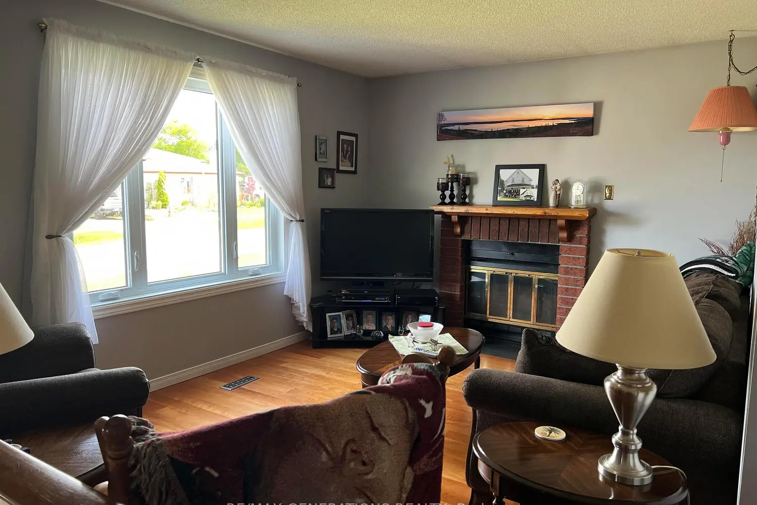 20 Bastedo Crescent photo 3