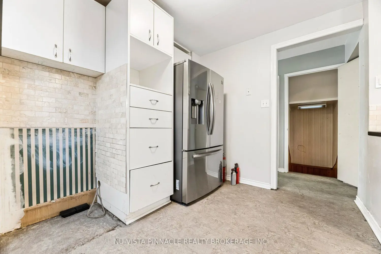 1627 Alwin Circle photo 3