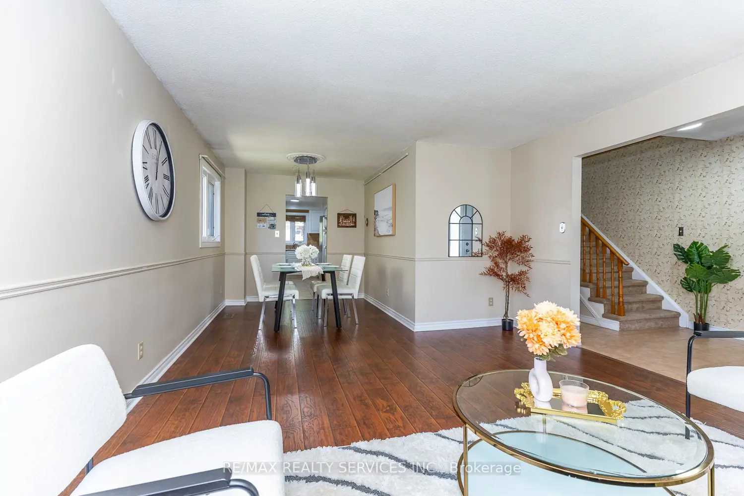 1217 Gloucester Square photo 3