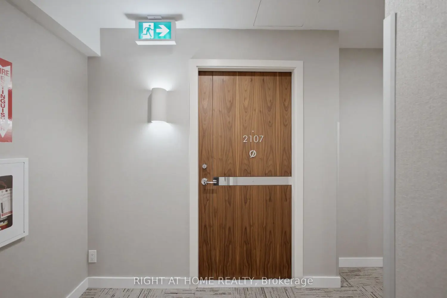 25 Mcmahon Drive 2107 photo 3