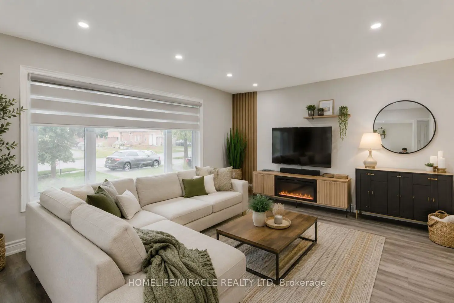 142 Cornerbrook Crescent photo 4