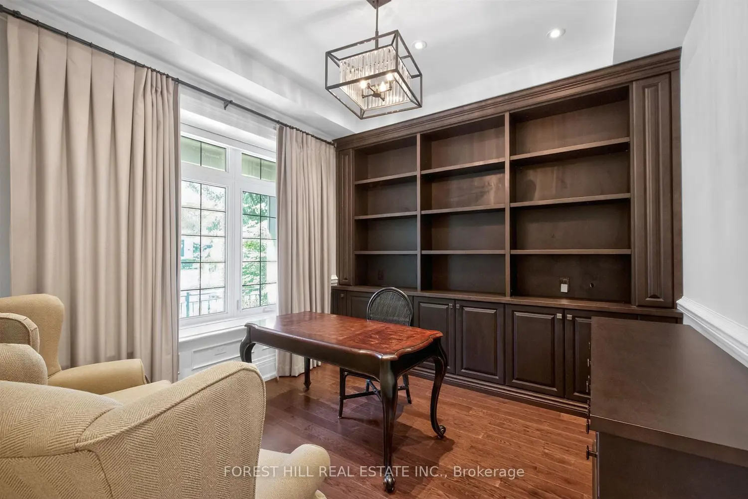 326 Lytton Boulevard photo 2