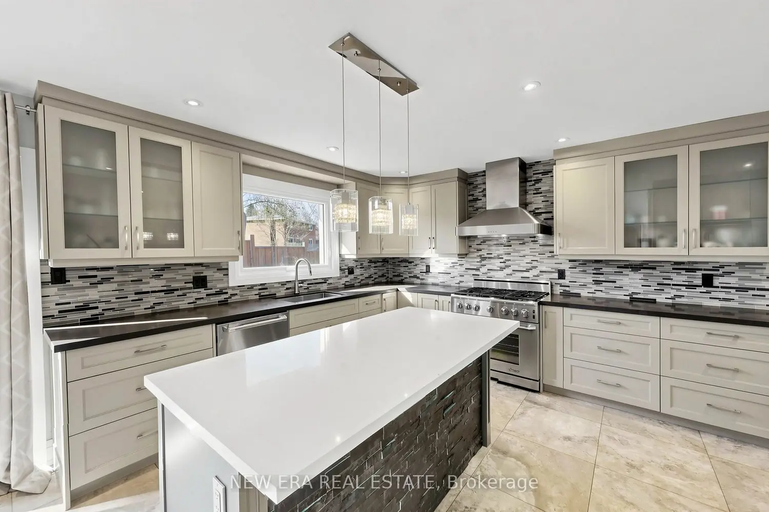 1423 Bunsden Avenue photo 4