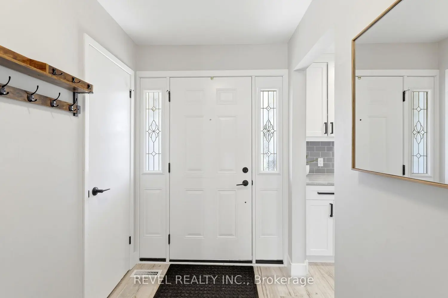 669 Osgoode Drive 2 photo 3