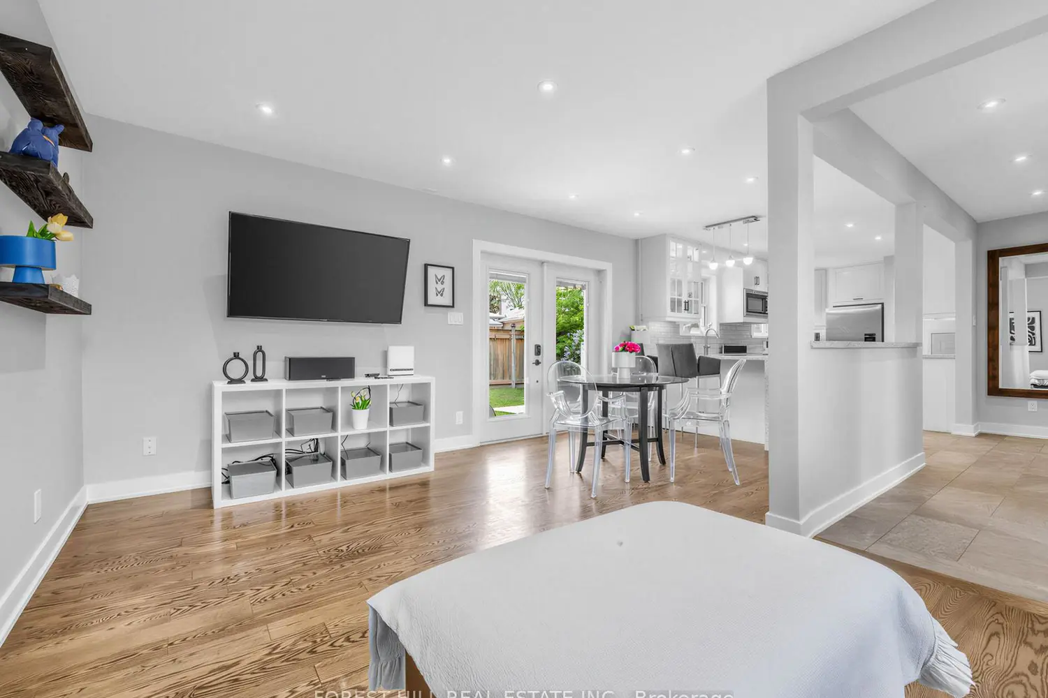 72 Woodgarden Crescent photo 5