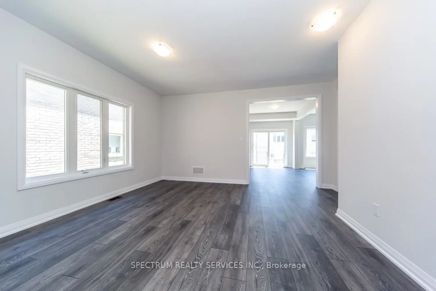 1409 Stovell Crescent photo 3