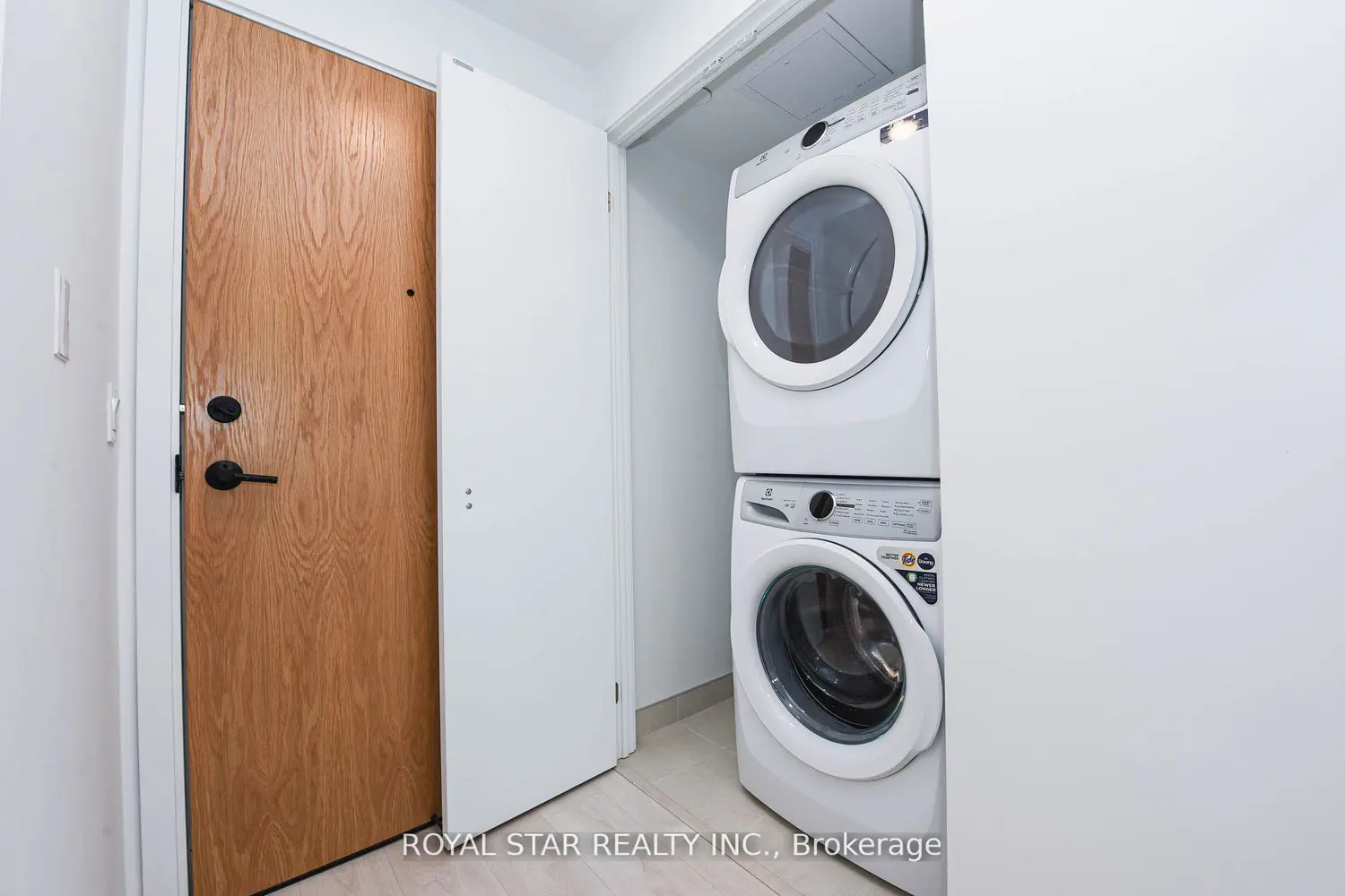 7950 Bathurst Street 1207 photo 2