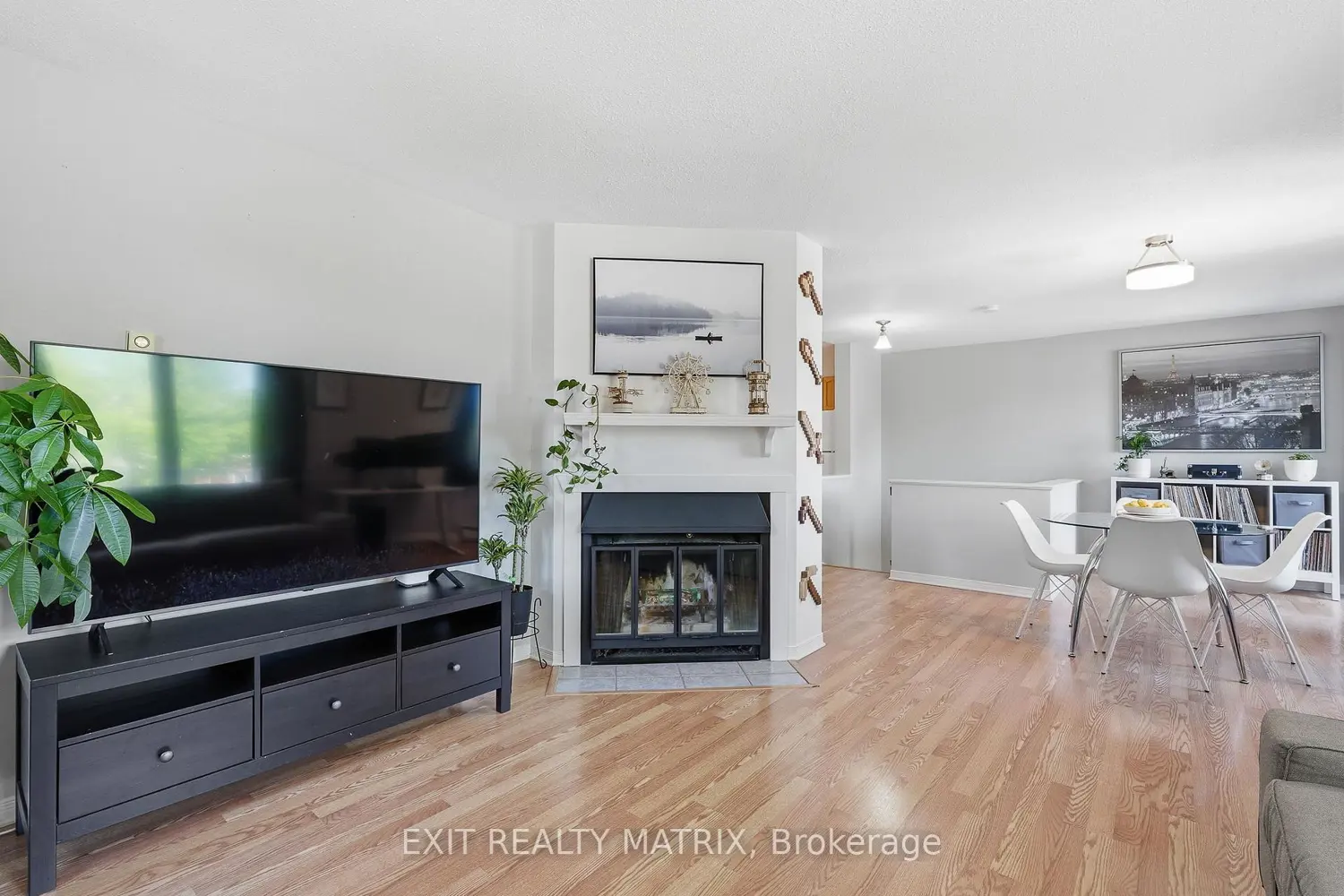 495 Canteval Terrace 205 photo 5