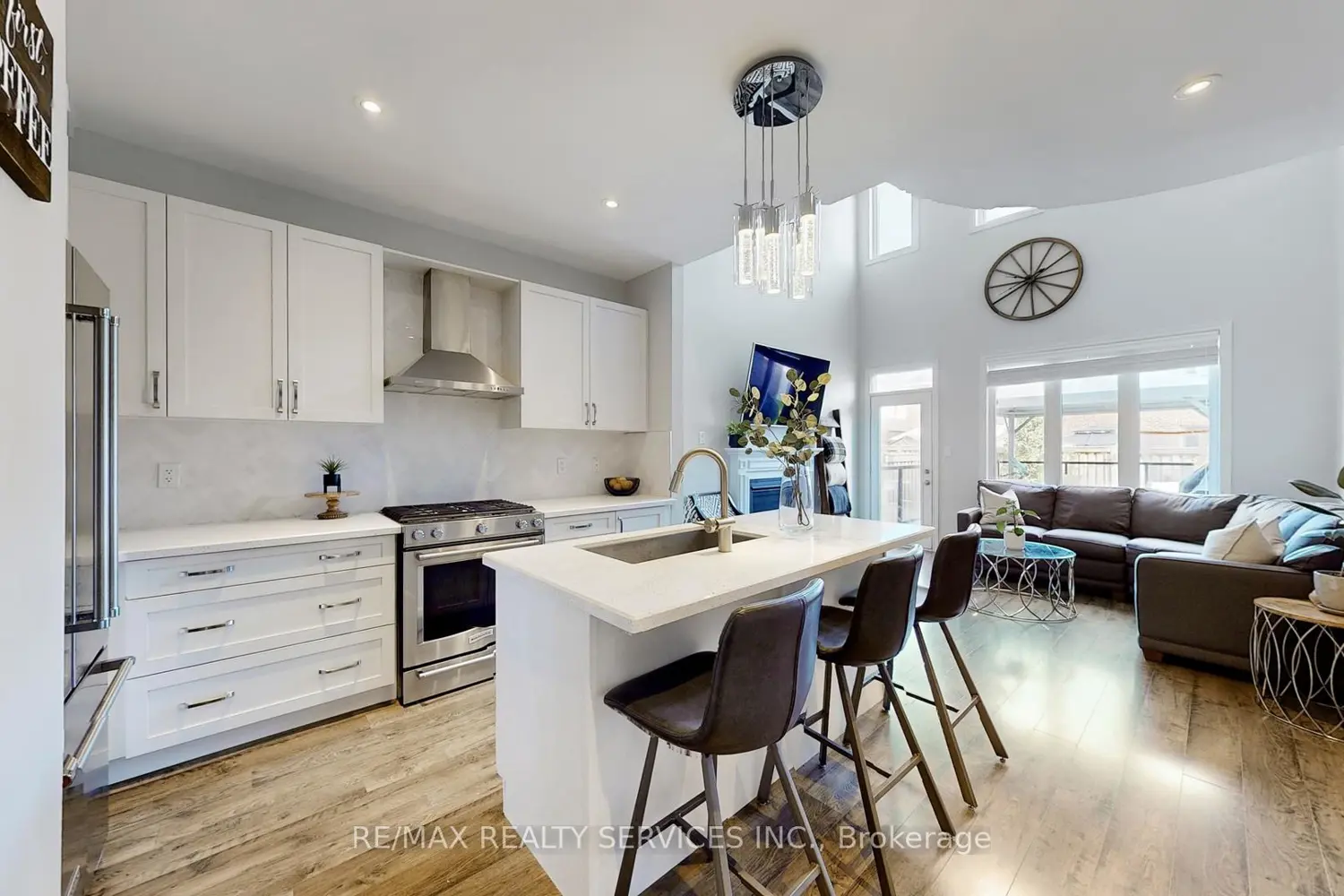 12 Mccabe Lane photo 3