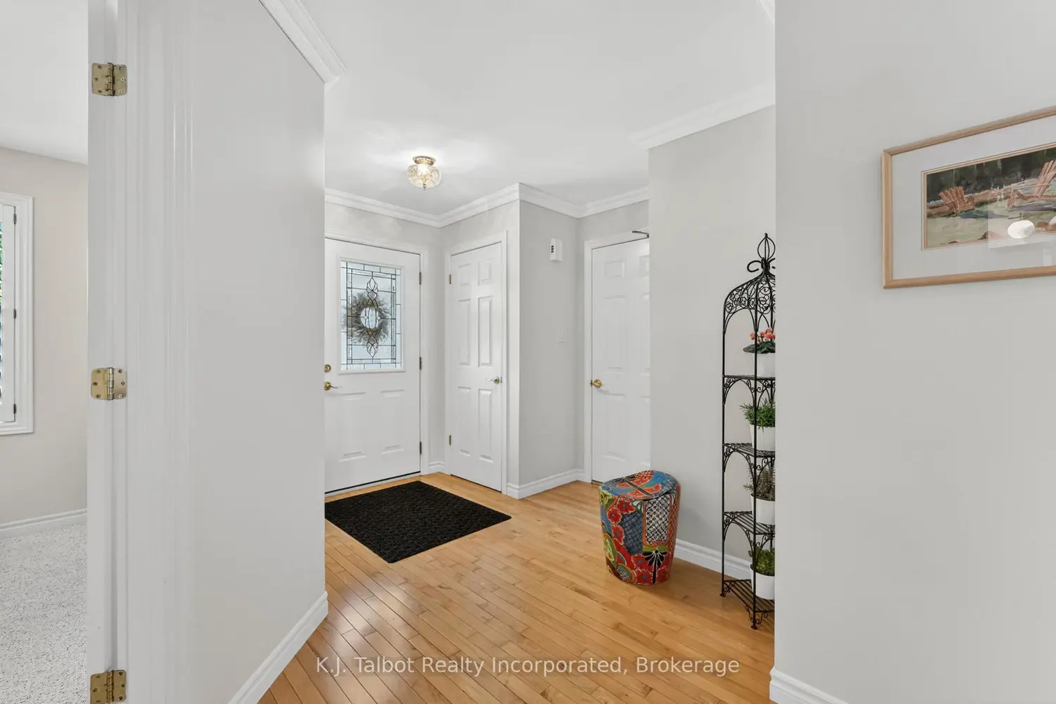 297 Bethune Crescent photo 3