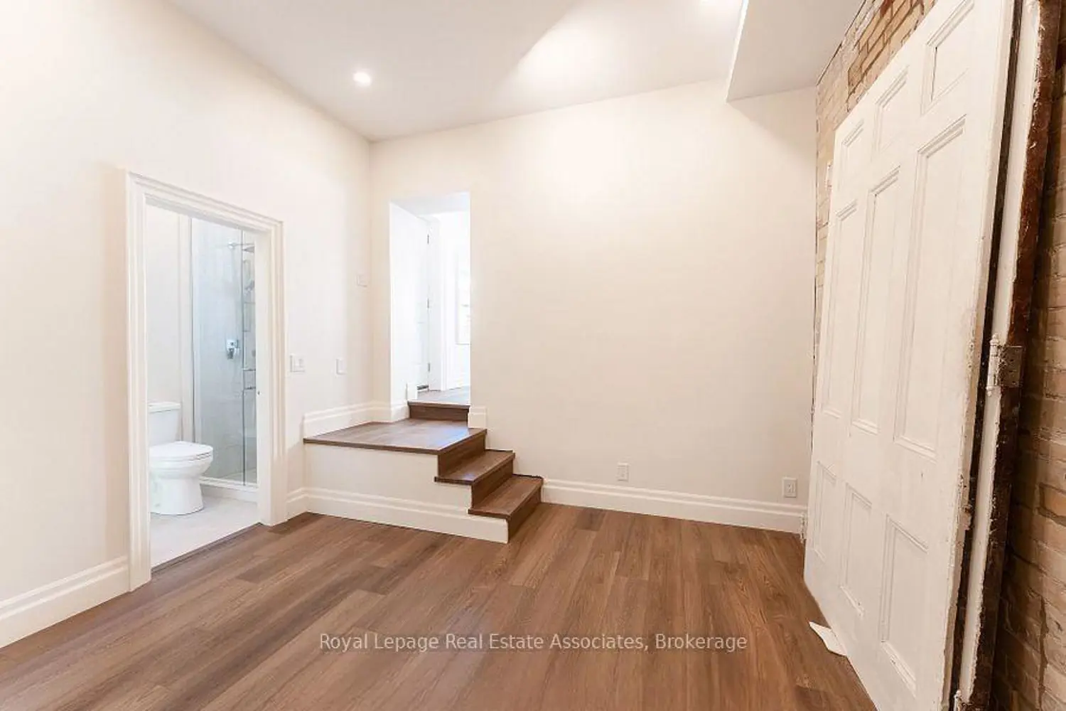 54 Stewart Street photo 3