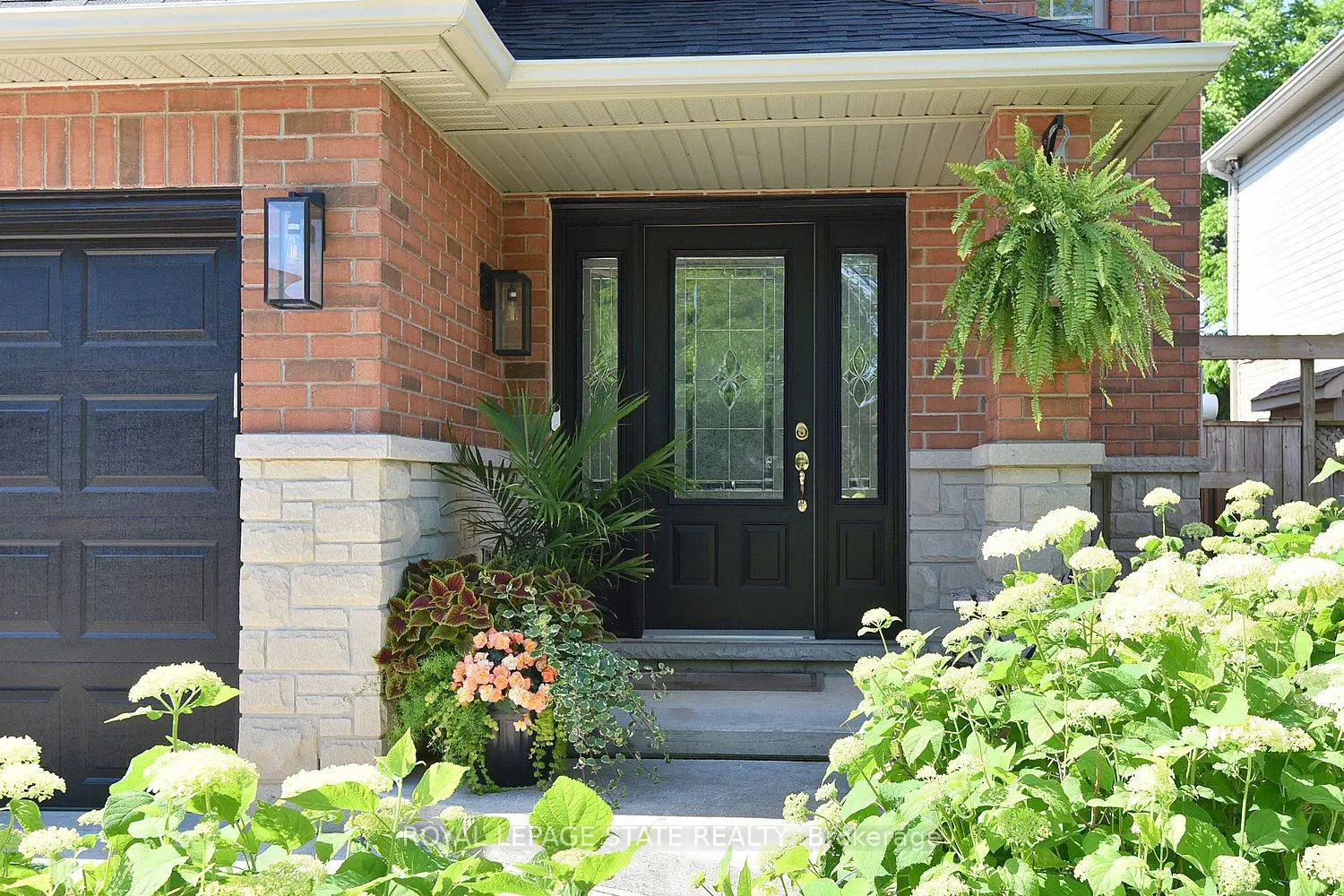 12 Wills Crescent photo 3