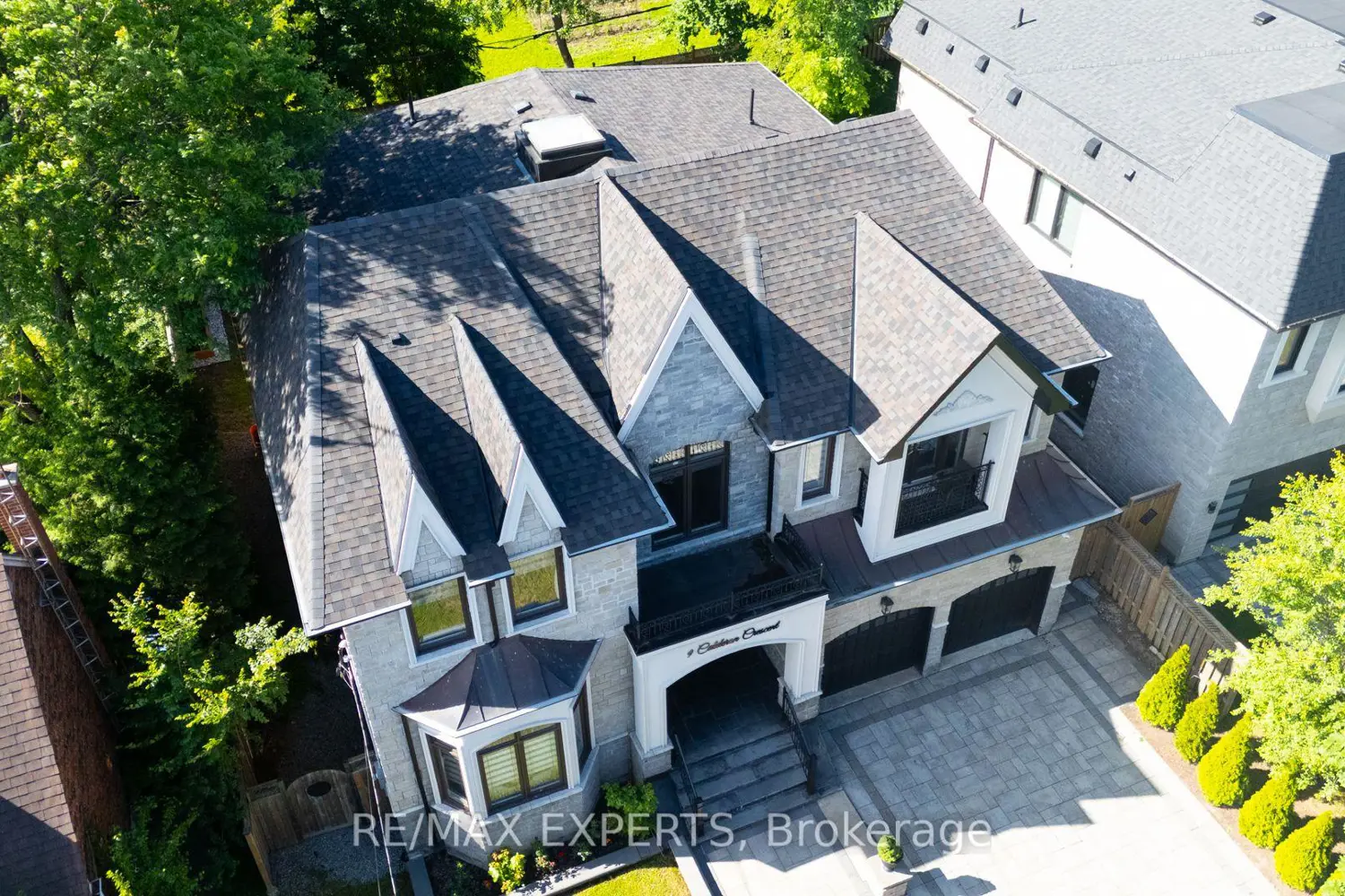 9 Calderon Crescent photo 3