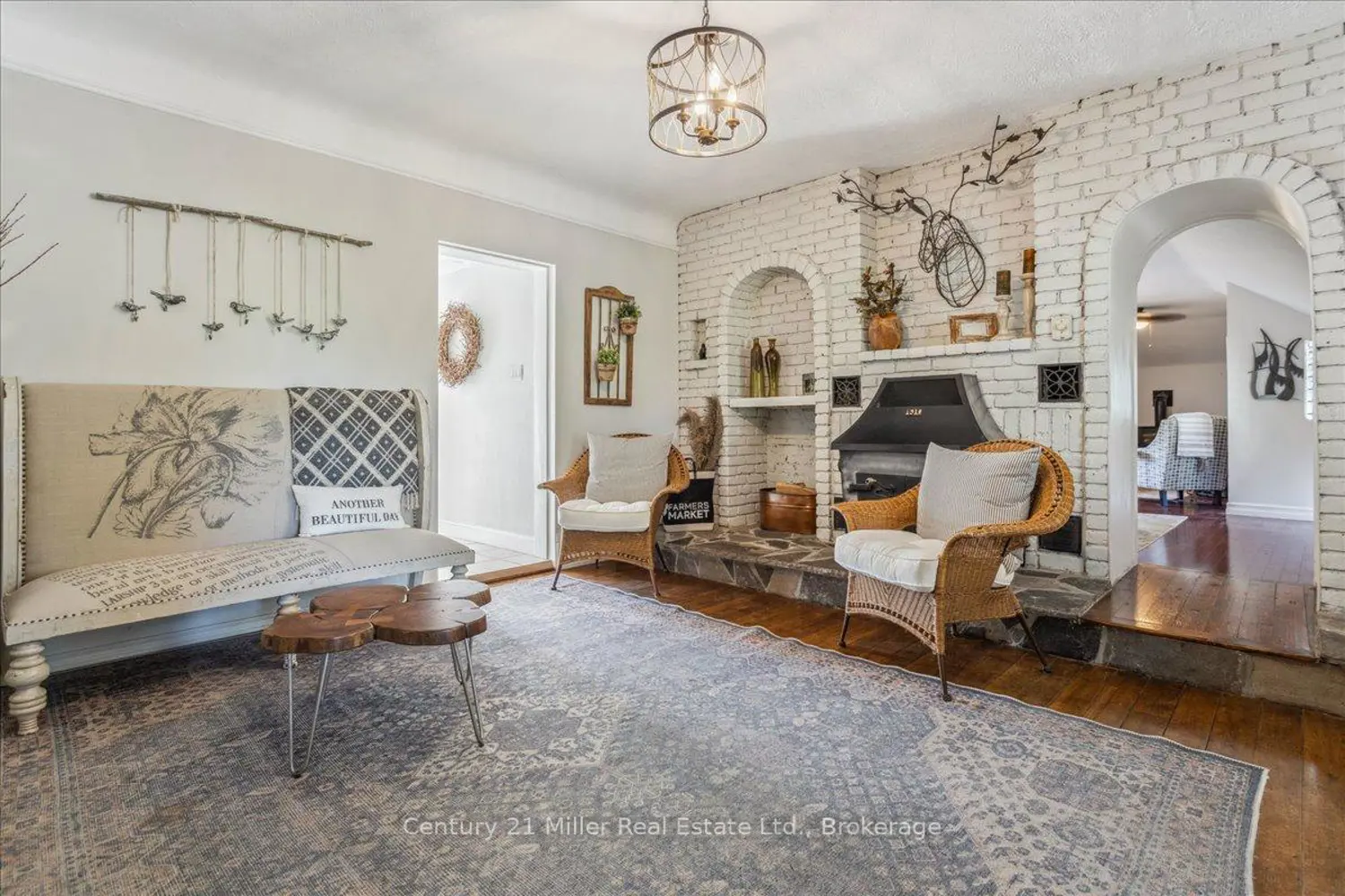 585 Dundas Street photo 4