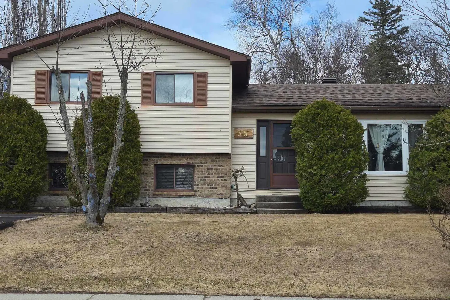 35 Bastedo Cres