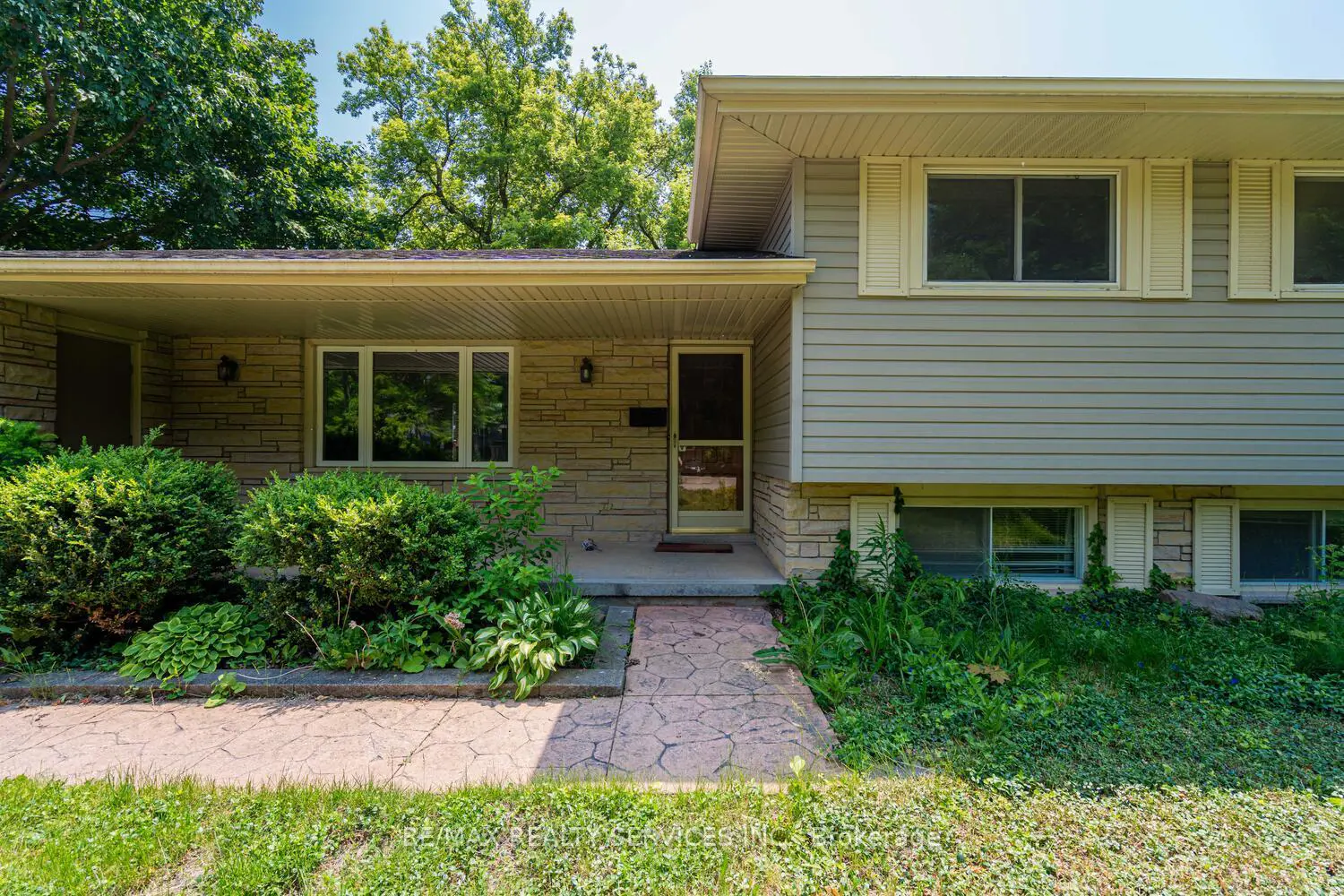 285 Thorncrest Drive photo 2