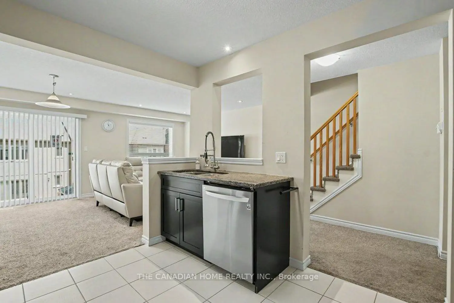 46 Jeffrey Drive photo 4