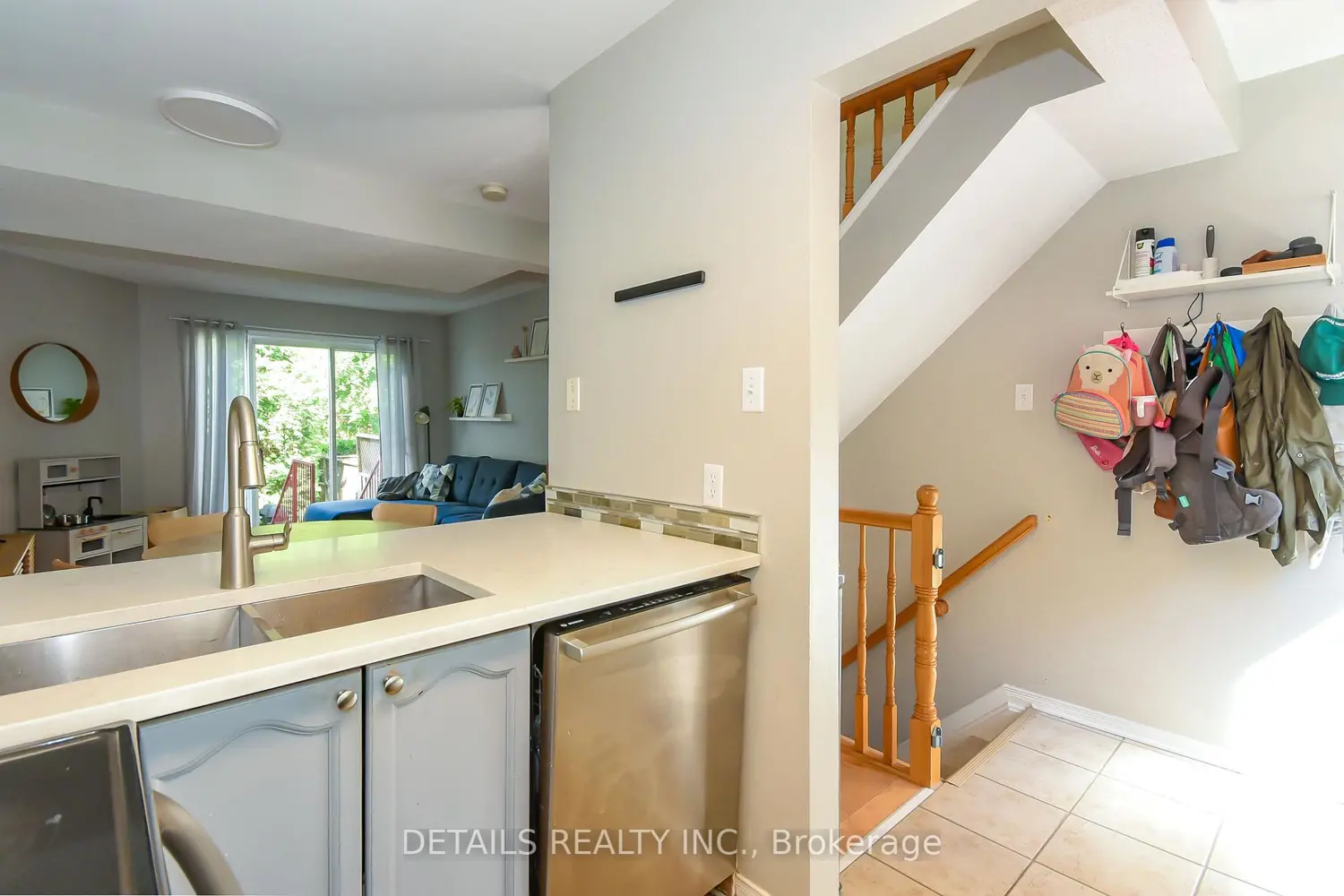 158 Forward Avenue photo 3