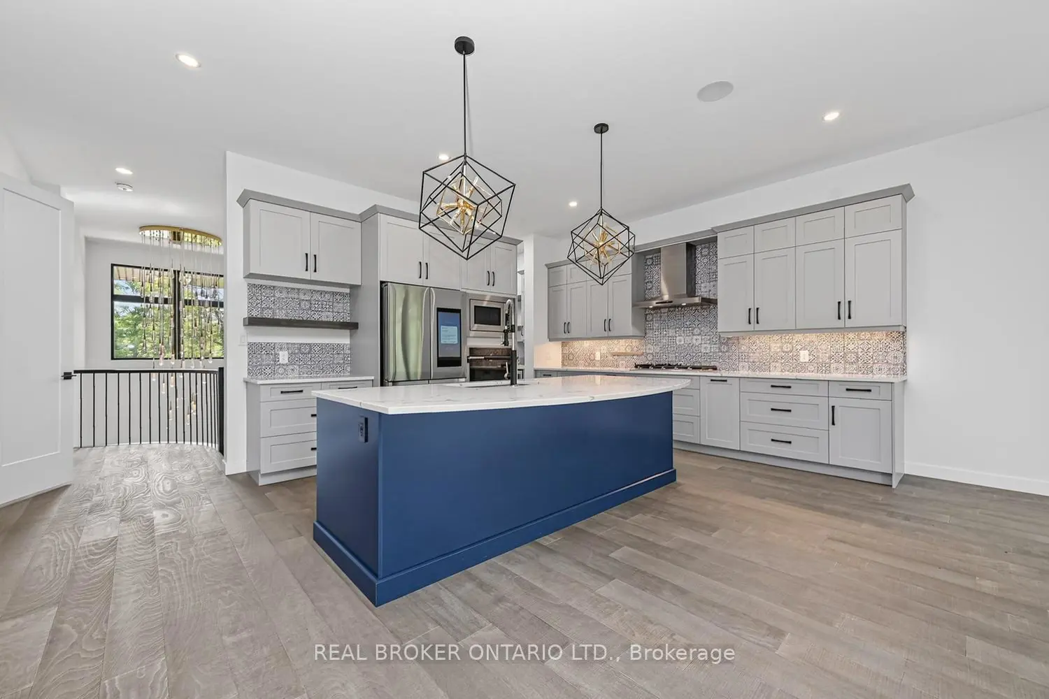 2068 Richmond Road photo 3