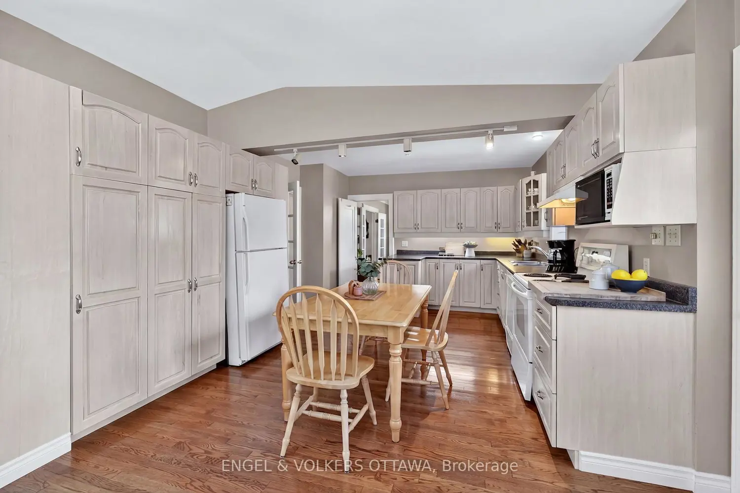 347 Island Park Drive photo 4
