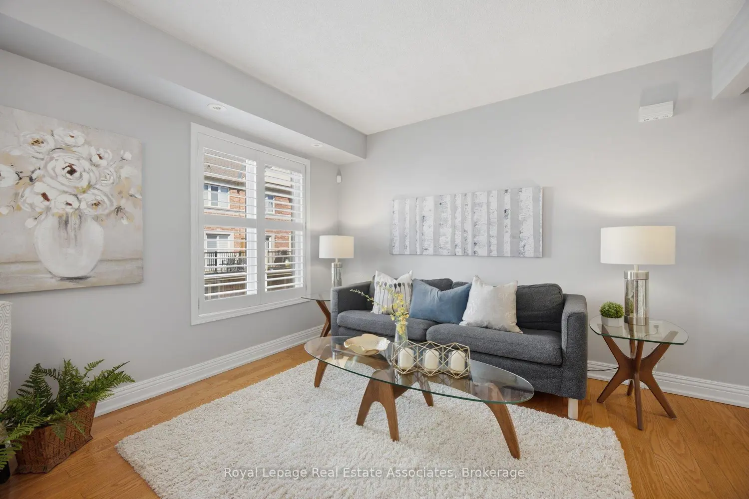 192 Louisbourg Way photo 3