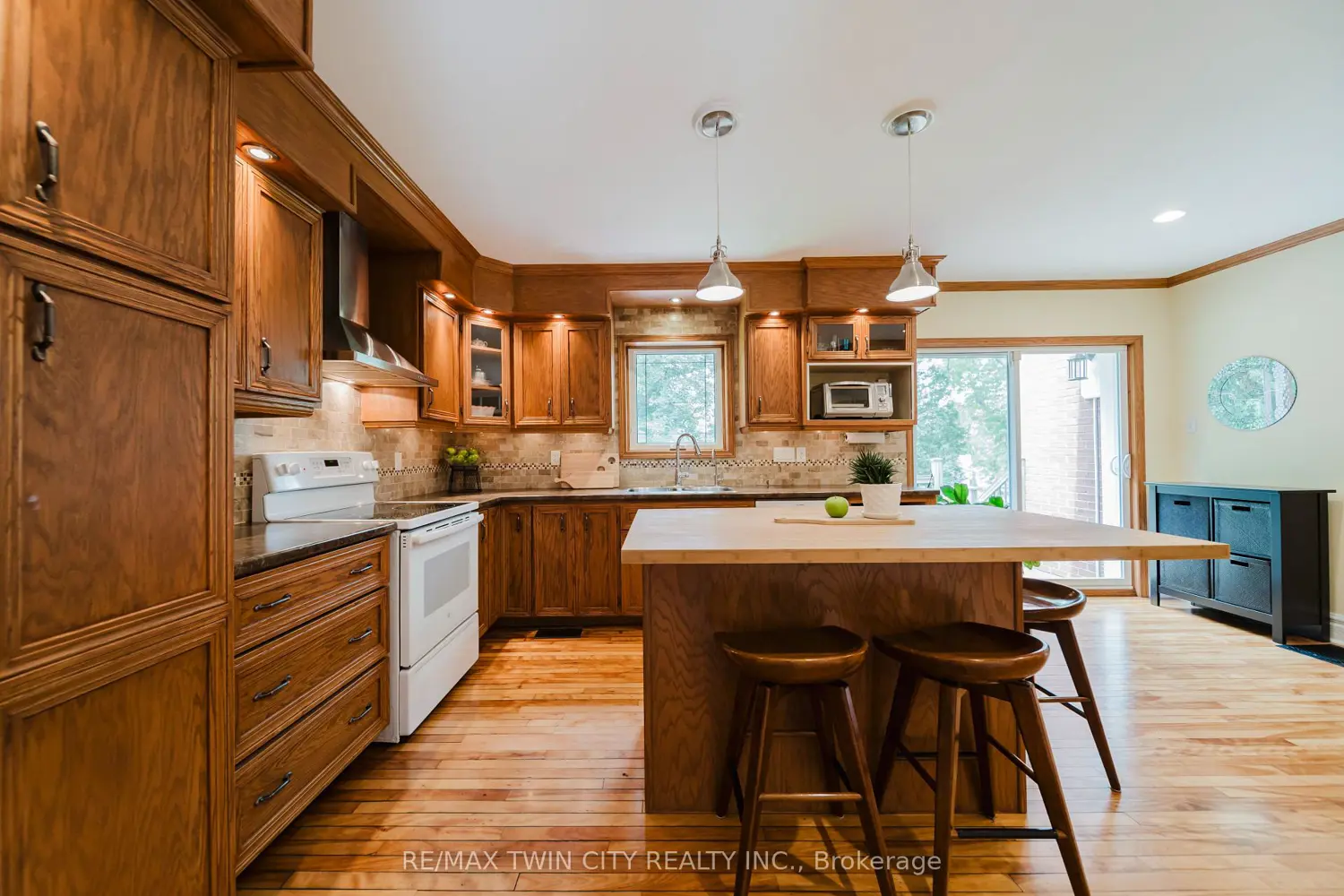2870 Forest Road photo 4