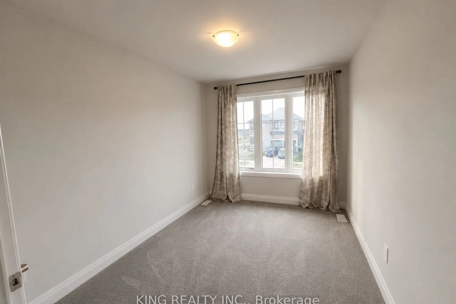 55 Butler Boulevard photo 4