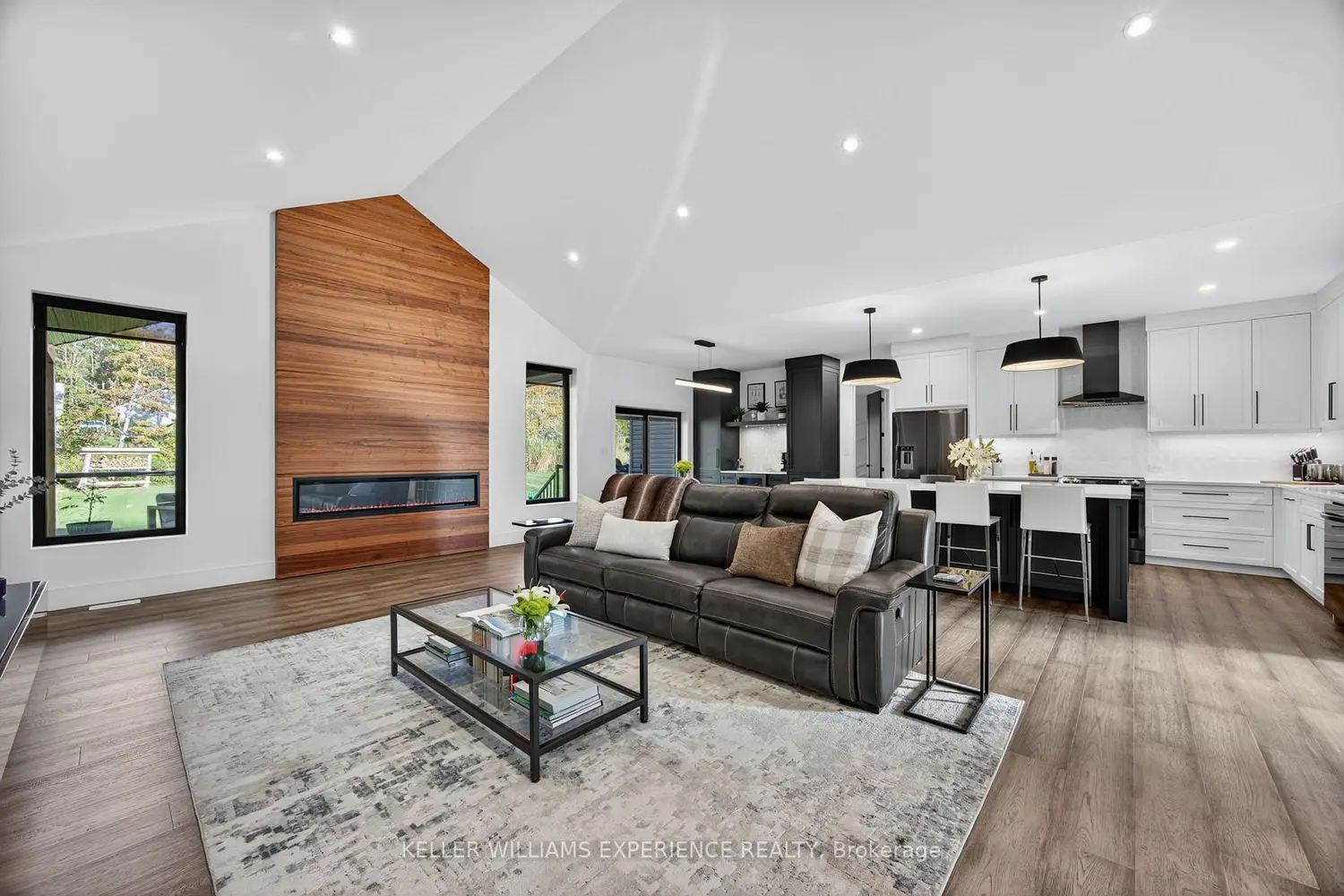 1016 Lakeshore Road photo 5