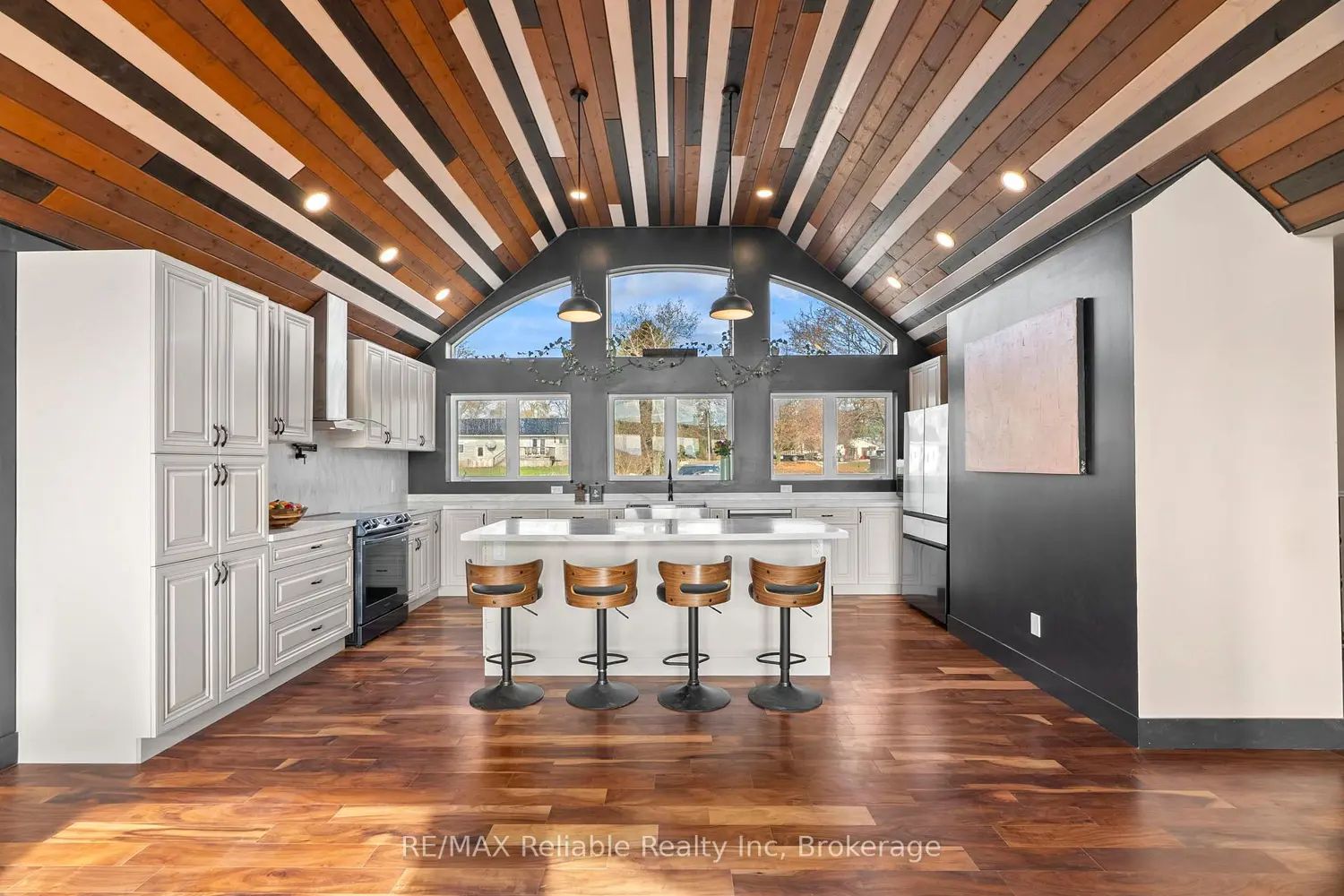 43841 Cranbrook Road photo 3