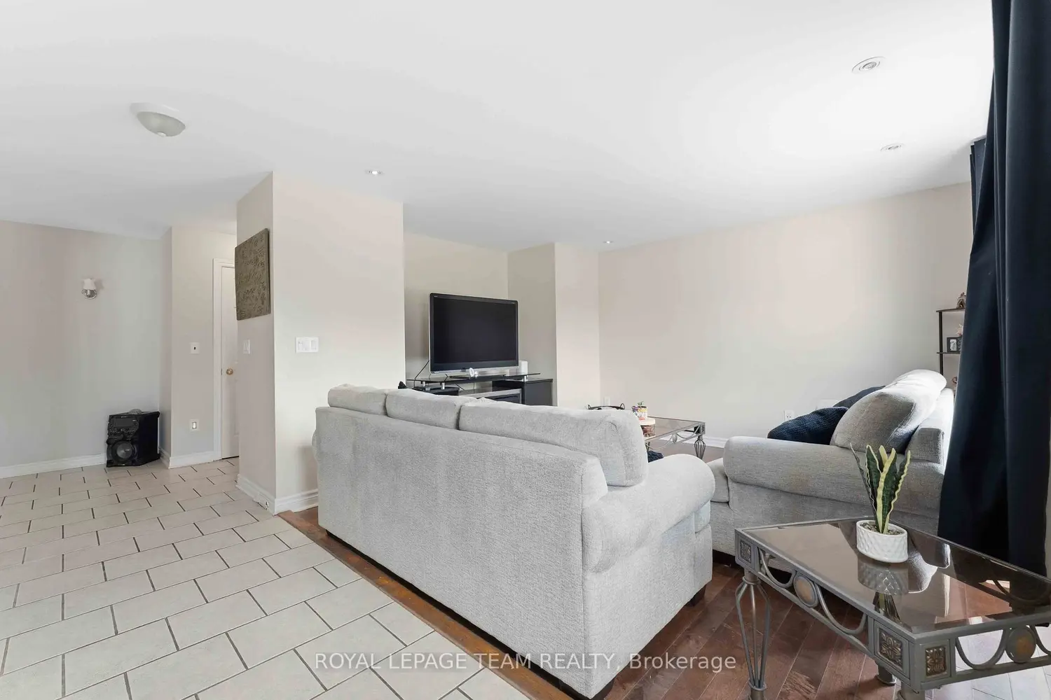 1628 Stanleyfield Crescent photo 3