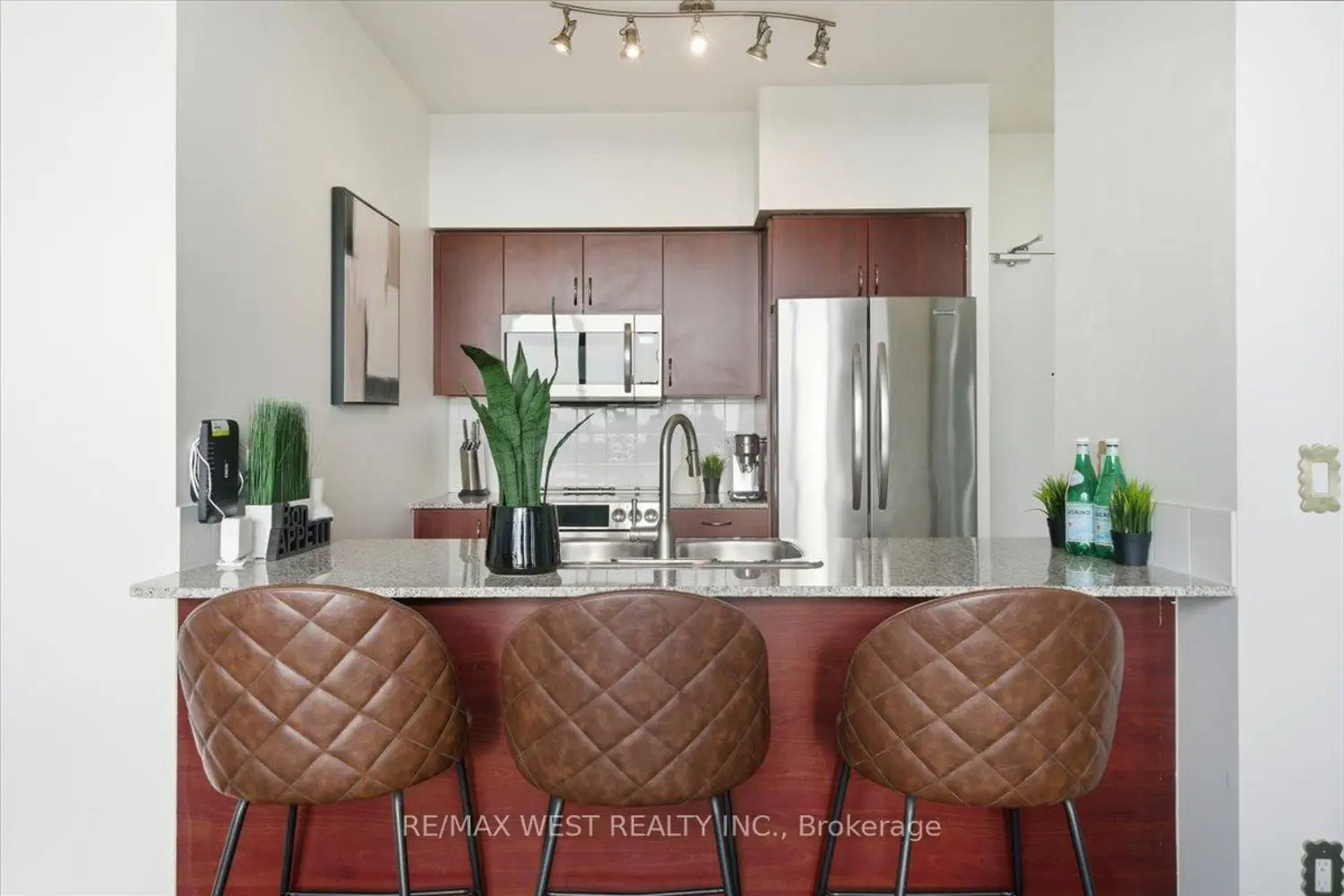 2240 Lake Shore Boulevard 3302 photo 4