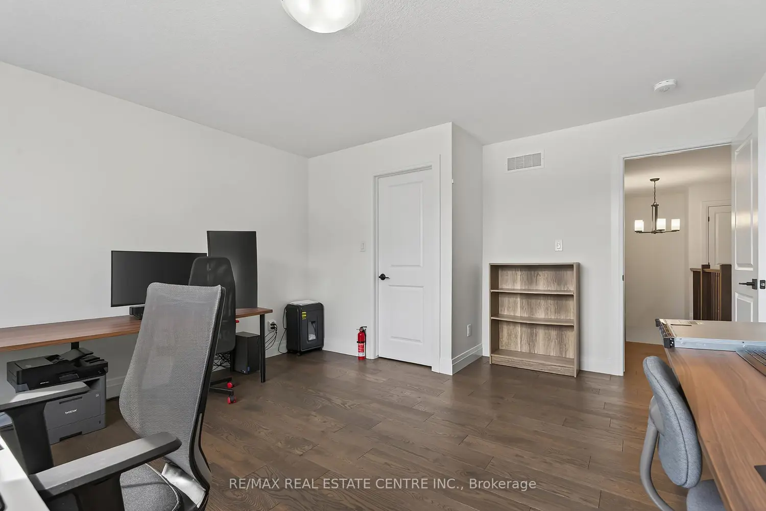 209 Jeffrey Place photo 5