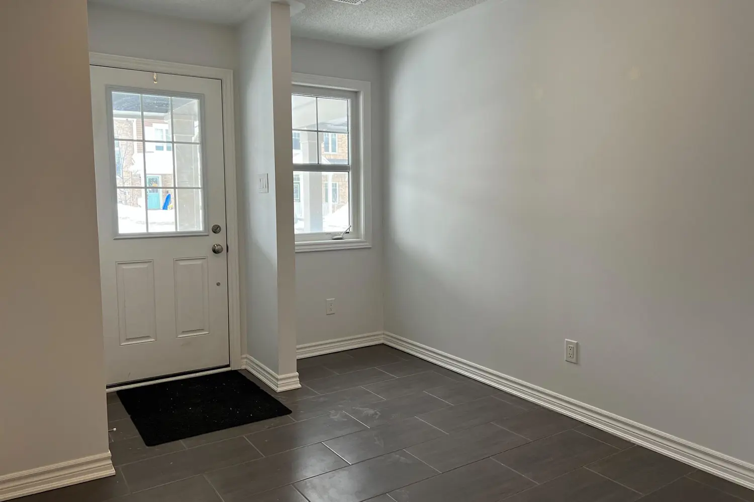 793 Mayfly Crescent photo 2