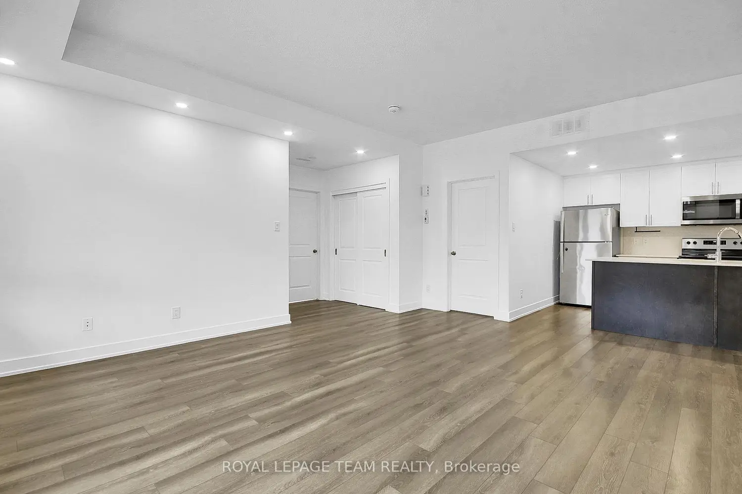 320 Tulum Crescent F photo 3