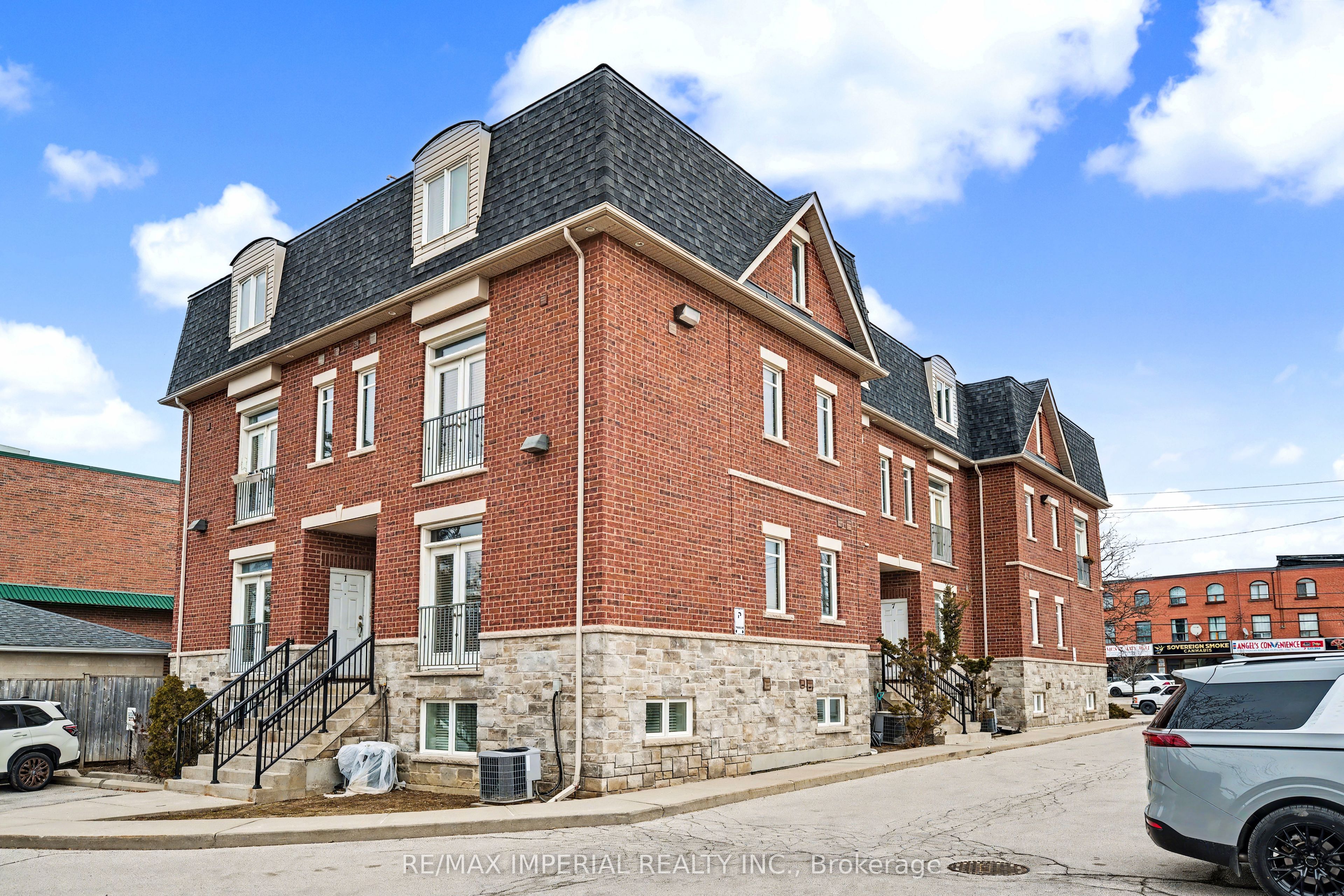 2-2964 Islington Avenue, Toronto, ON, M9L 2K6