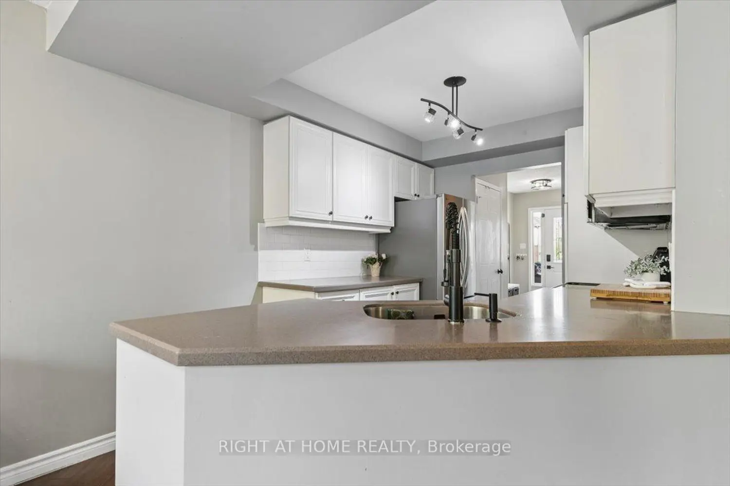 2960 Headon Forest Drive 22 photo 4