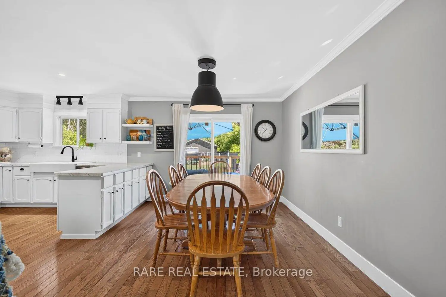 236 Sunnidale Street photo 3
