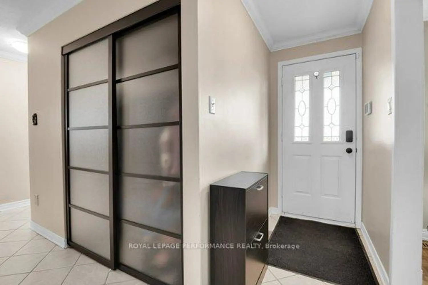 401 Phoenix Crescent photo 2