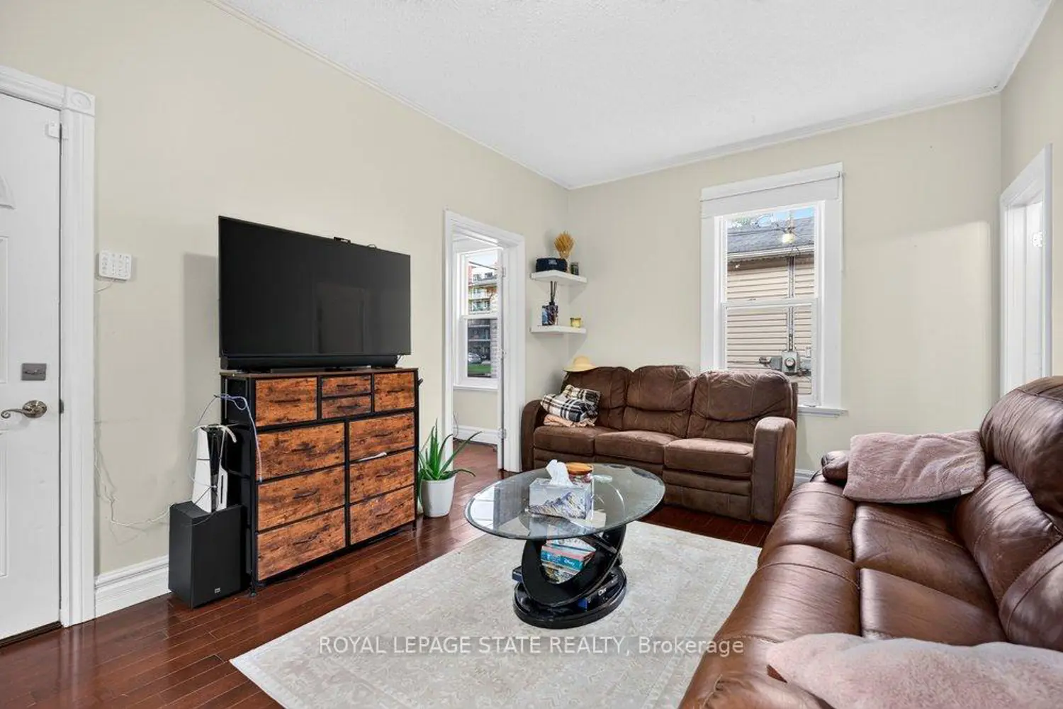 221 Grand River Avenue photo 2