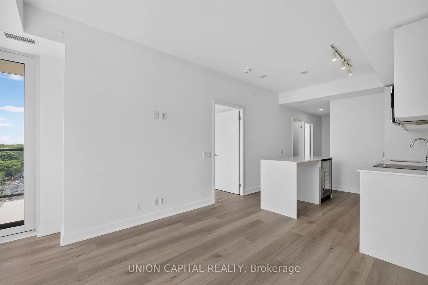 1660 Bloor Street 910 photo 5